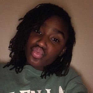 Meet your Posher, Nia